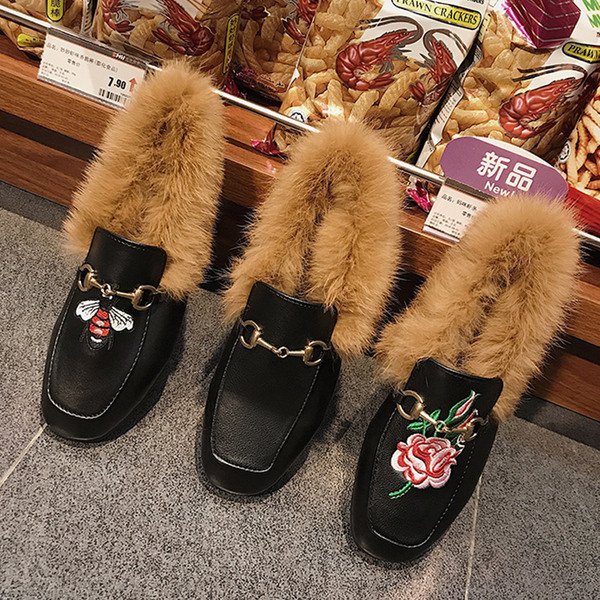 Модерни дамски мокасини с бродерия и пух в три модела