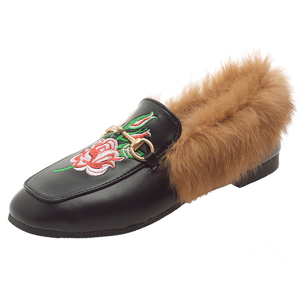 Модерни дамски мокасини с бродерия и пух в три модела