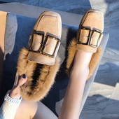 Modern női mokaszinok fém csattal és pehelyszínnel, két színben