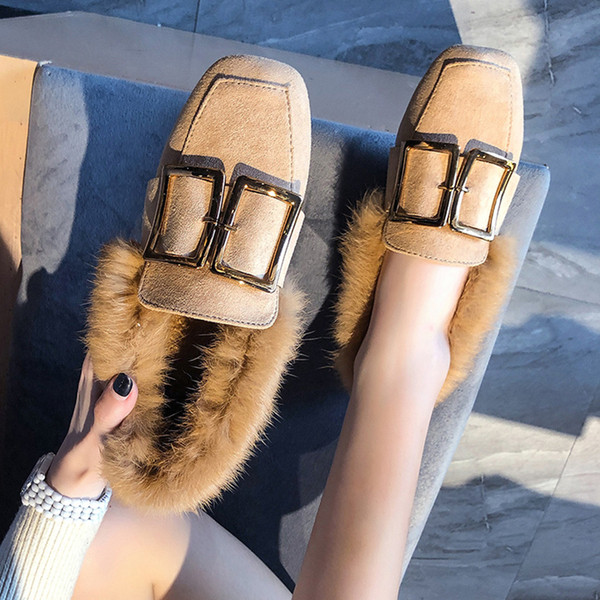 Modern női mokaszinok fém csattal és pehelyszínnel, két színben