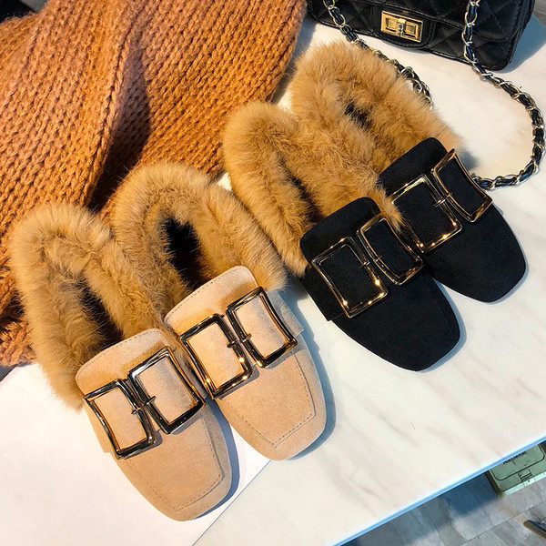 Modern női mokaszinok fém csattal és pehelyszínnel, két színben