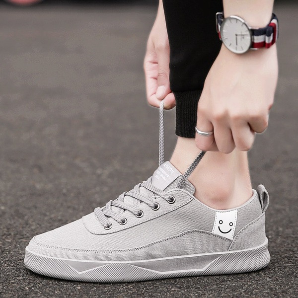 Модерни мъжки маратонки в три цвята с апликация