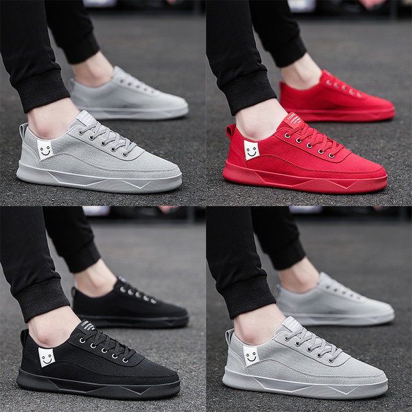 Модерни мъжки маратонки в три цвята с апликация