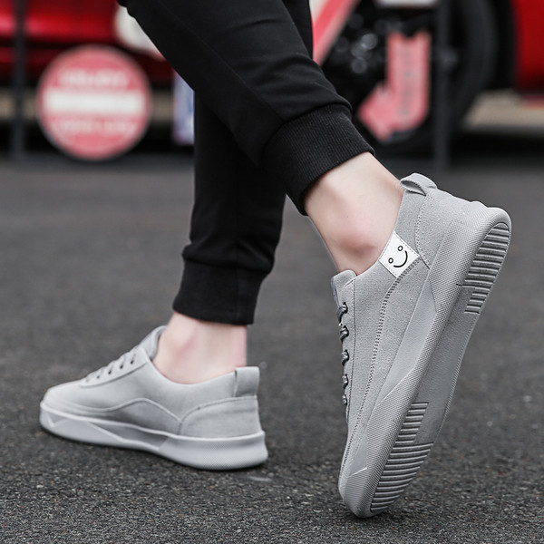 Модерни мъжки маратонки в три цвята с апликация