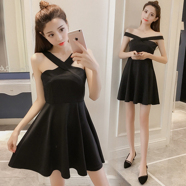 Κομψό γυναικείο φόρεμα σε μαύρο χρώμα