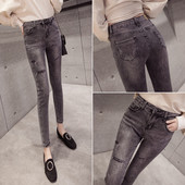 Актуални дамски дънки в сив цвят