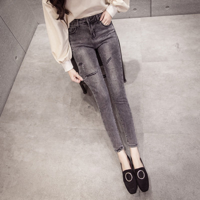 Актуални дамски дънки в сив цвят