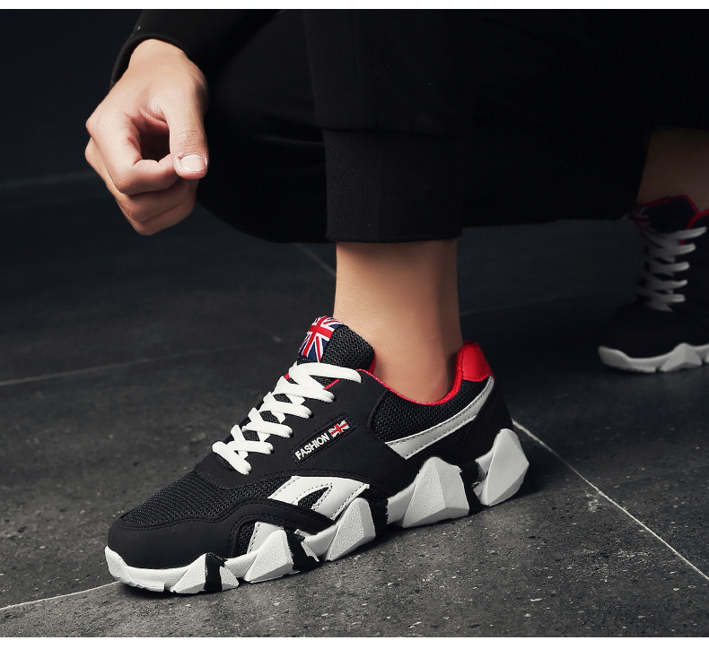 Adidași moderni pentru bărbați cu talpă în relief în trei culori