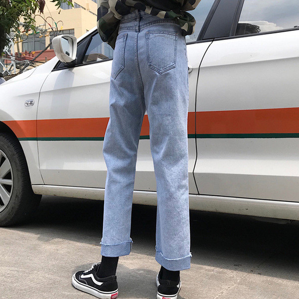 Дамски дънки в светъл цвят - широк модел 