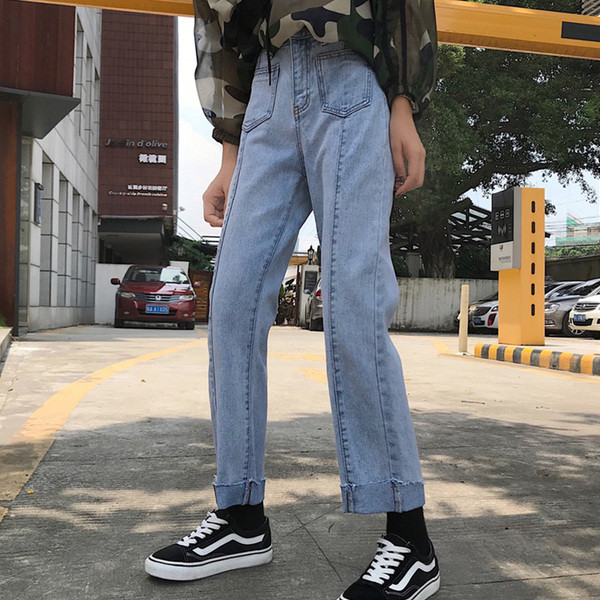 Дамски дънки в светъл цвят - широк модел 