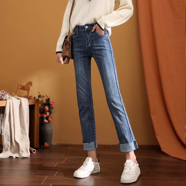 Модерни дамски дънки в два цвята със странични ленти