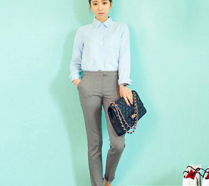 Дамски елегантен панталон в светло сив цвят