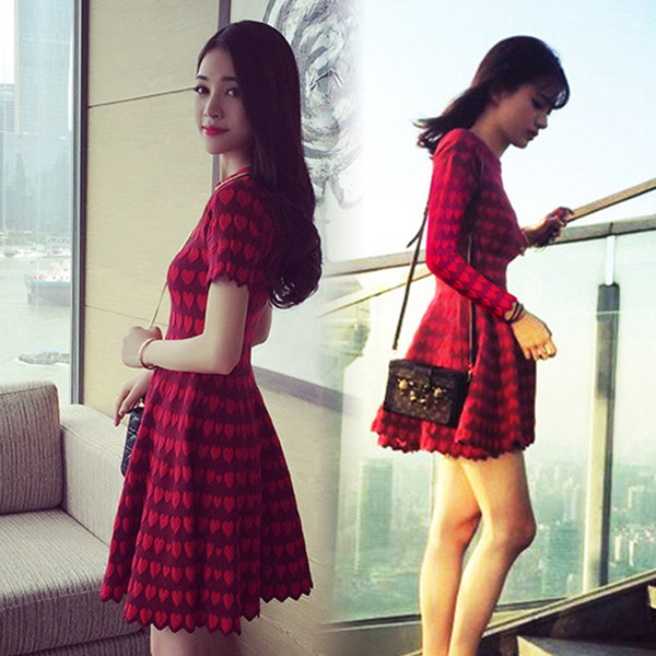 Дамска рокля в червен цвят с бродерия