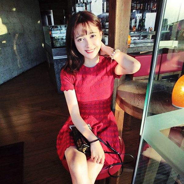 Дамска рокля в червен цвят с бродерия