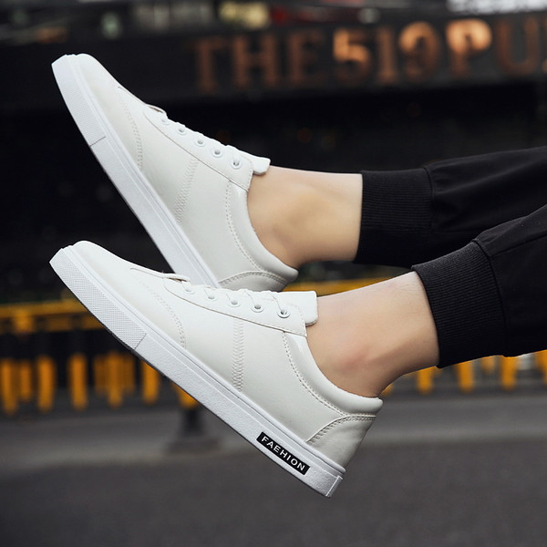 Семпли мъжки ежедневни кецове в три цвята