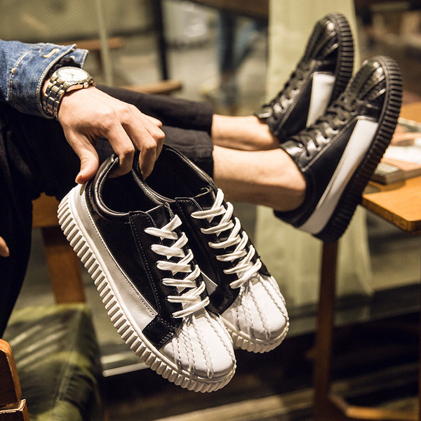 Ежедневни семпли мъжки кецове в черно и бяло