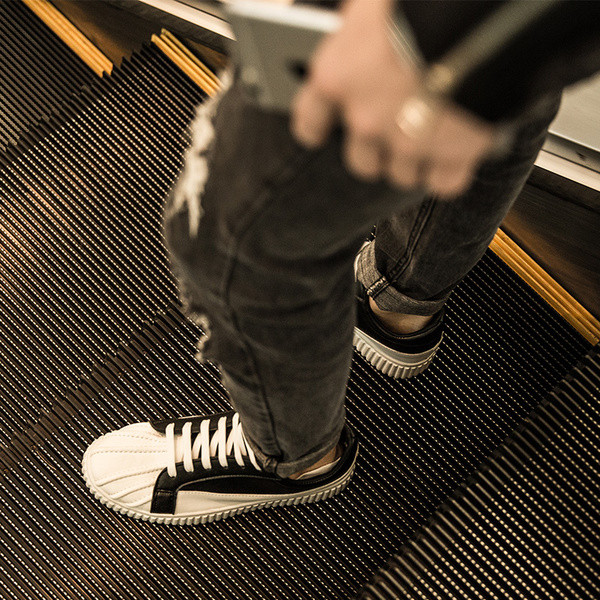 Ежедневни семпли мъжки кецове в черно и бяло