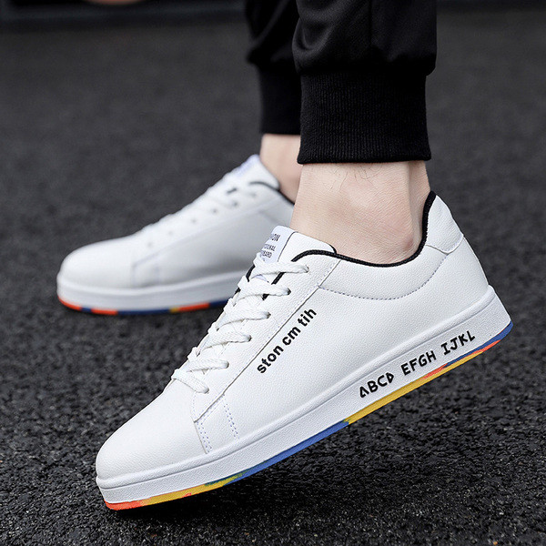 Модерни мъжки кецове с надпис и цветна подметка