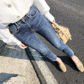 Дамски дънки в светъл цвят - класически модел