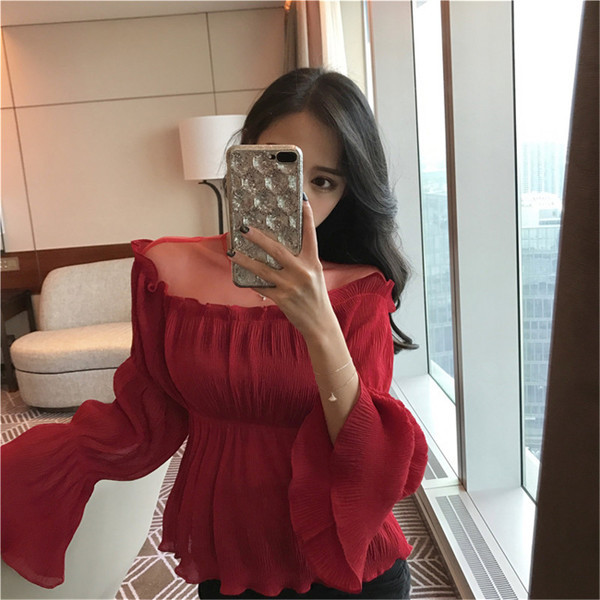 Bluză de damă elegantă cu plasă și mâneci lotus în negru și roșu