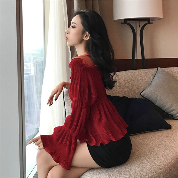 Bluză de damă elegantă cu plasă și mâneci lotus în negru și roșu