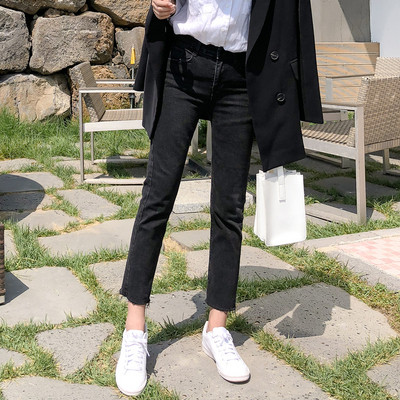 Blugi de damă de actualitate în două culori