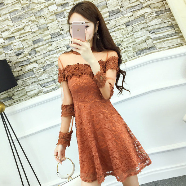 Стилна  дамска рокля с дантела в три цвята 