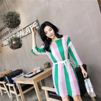 Дамска рокля с колан в два цвята