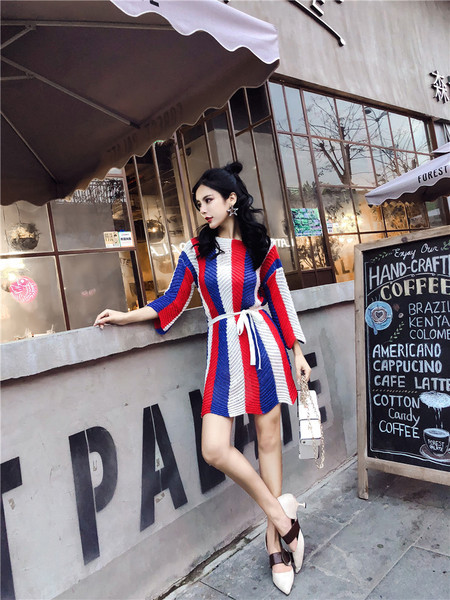 Дамска рокля с колан в два цвята