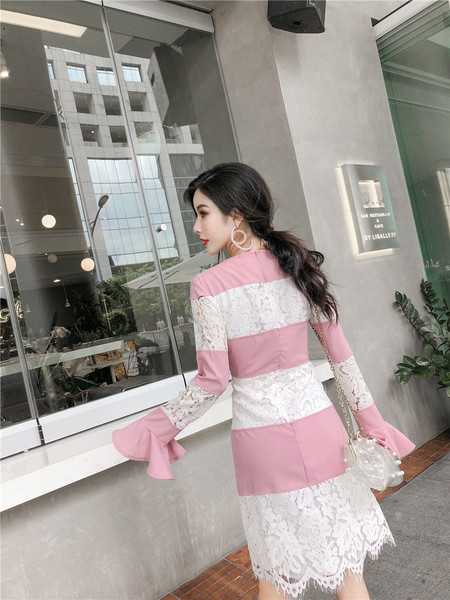 Rochie lunga de dama de culoare alb-roz