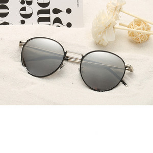 Модерни дамски слънчеви очила