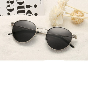 Модерни дамски слънчеви очила