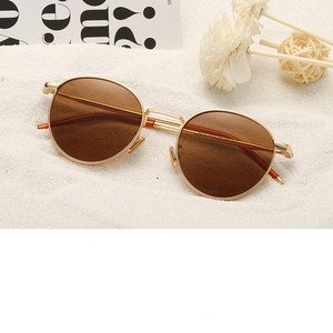 Модерни дамски слънчеви очила