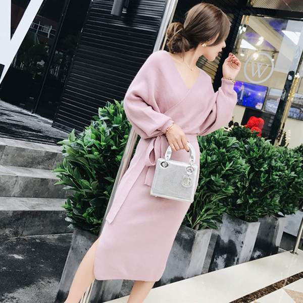 Κομψό φθινόπωρο-χειμωνιάτικο φόρεμα με ντεκολτέ σε σχήμα V