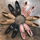 Κομψά γυναικεία μοκασίνια με μεταλλικά στοιχεία σε διάφορα μοντέλα και χρώματα