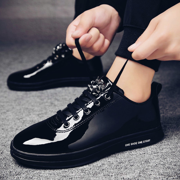 Модерни лачени маратонки в четири цвята