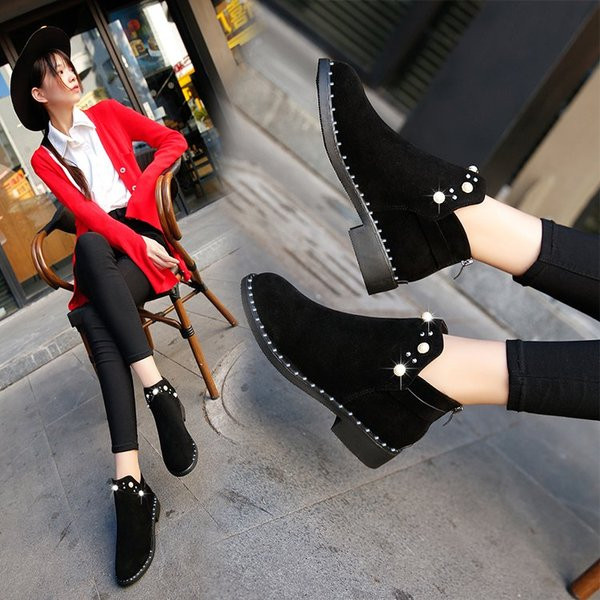 Μοντέρνα  γυναικεία μοκασίνια με διακόσμηση από οικολογικό σουέτ σε δύο χρώματα