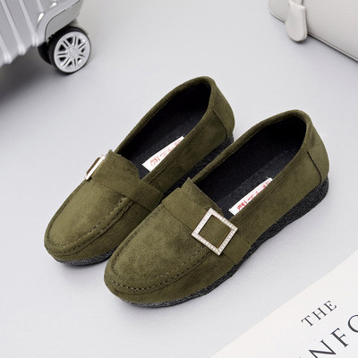 Μοντέρνα γυναικεία μοκασίνια με μεταλλική διακόσμηση σε τρία χρώματα