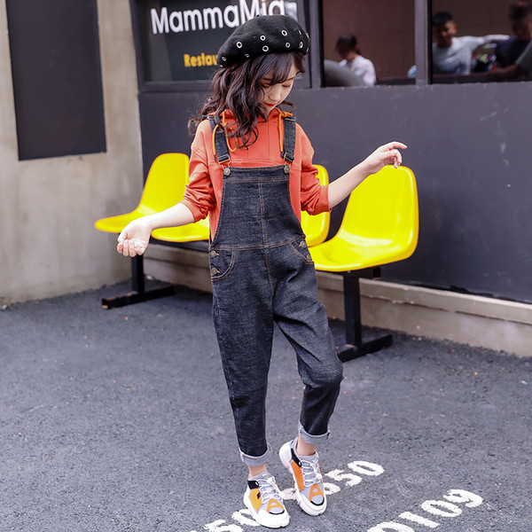 Детски дънков гащеризон в тъмен цвят