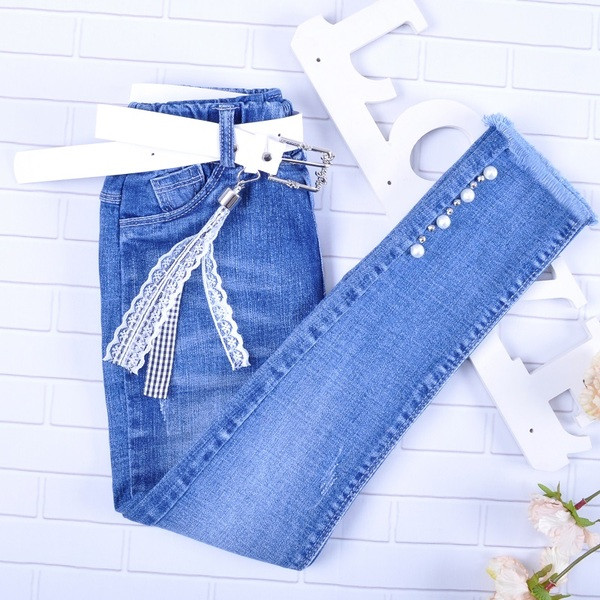 Детски дънки в тъмен и светъл цвят с метална декорация