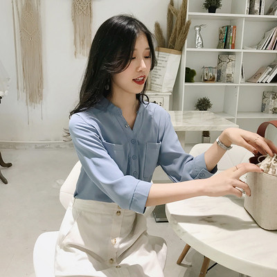 Стилна дамска риза с V-образно деколте в няколко цвята