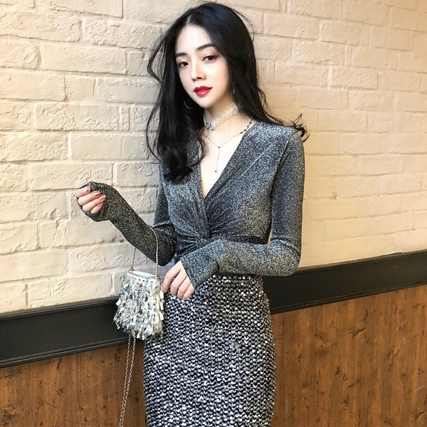 Bluză de damă modernă cu decolteu în V, auriu și argintiu