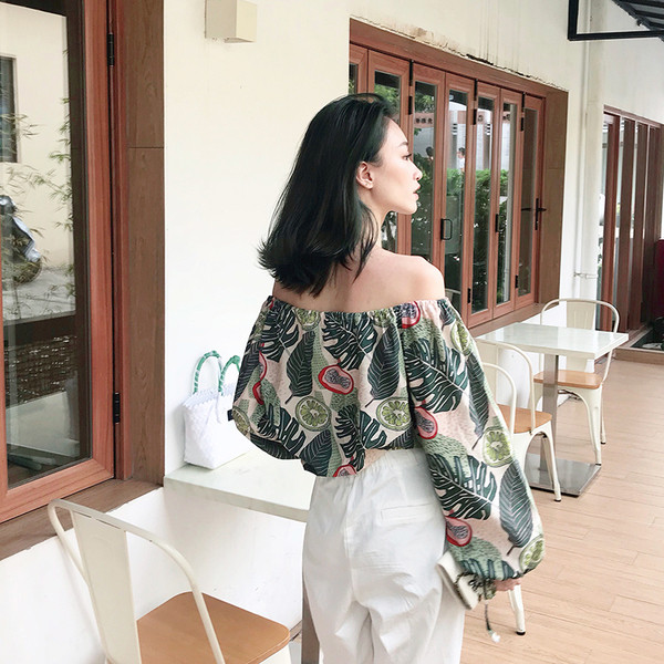 Γυναικεία  μπλούζα με μανίκια και floral μοτίβα σε δύο χρώματα