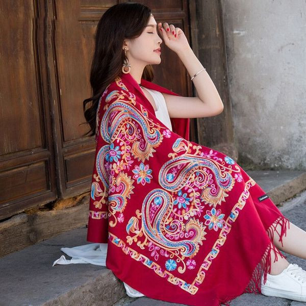 Mодерен дамски памучен шал с флорални мотиви в няколко цвята