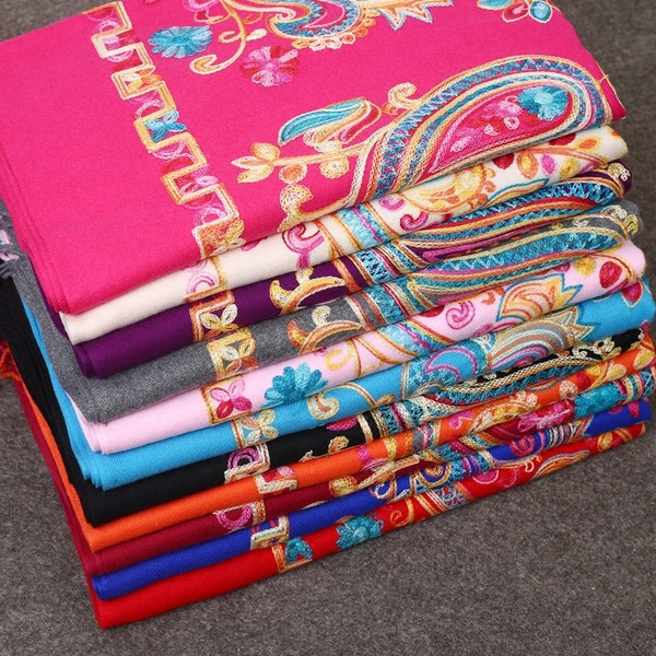 Mодерен дамски памучен шал с флорални мотиви в няколко цвята