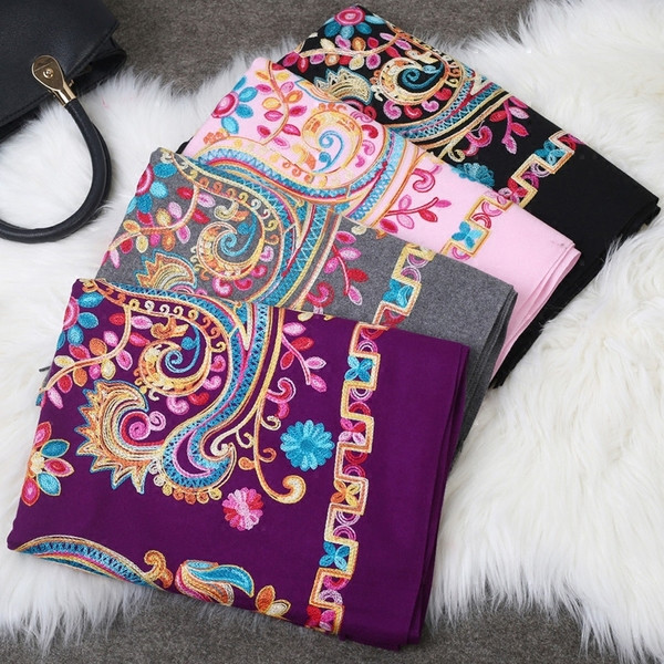 Mодерен дамски памучен шал с флорални мотиви в няколко цвята