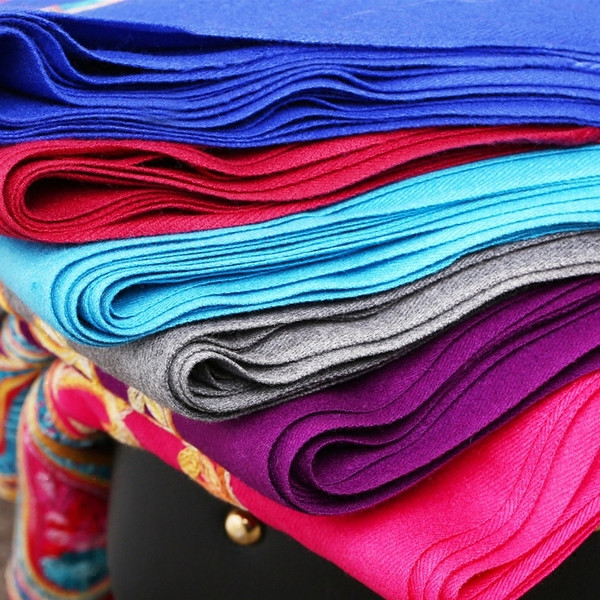 Mодерен дамски памучен шал с флорални мотиви в няколко цвята