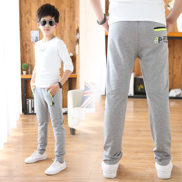 Детски спортен панталон в тъмни и светли цветове