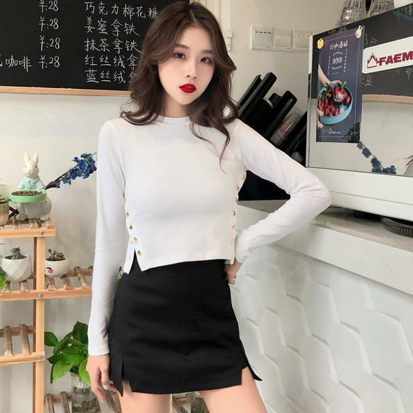 Bluza scurta de dama cu nasturi in alb si negru