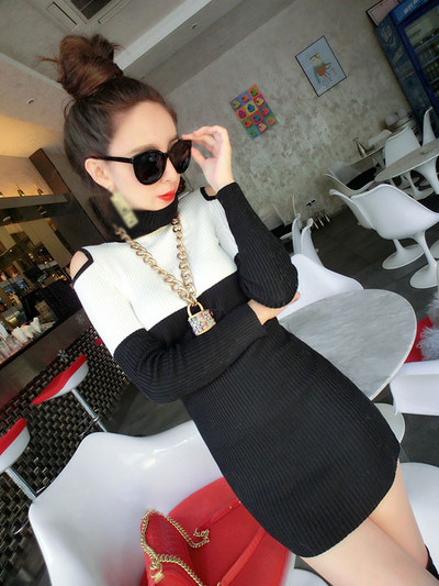 Дамска рокля с голо рамо в черни бял цвят